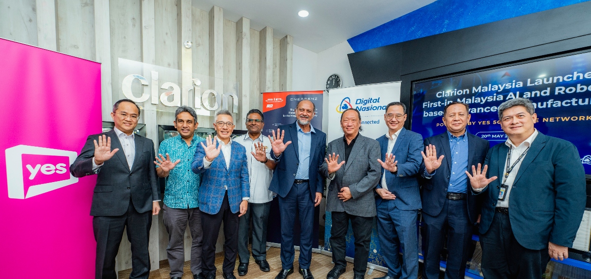 From Left to Right: Patrick Ong, CPE sales leader, Dassault Systèmes, Ahmad Zaki bin Zahid, chief strategy officer, Digital Nasional Berhad, Wing K. Lee, CEO, YTL Communications Sdn. Bhd., Ma Sivanesan, deputy secretary general (Strategic Policy), Ministry Of Digital, Gobind Singh Deo, Malaysia's minister of Digital, Tan Teong Khin, managing director, Clarion (Malaysia) Sdn. Bhd., Lye Yhin Choy, CEO, Cnergenz Bhd., Haji Abdul Halim Hussain, advisor, CREST, Ng Kwang Ming, CEO, Digital Penang